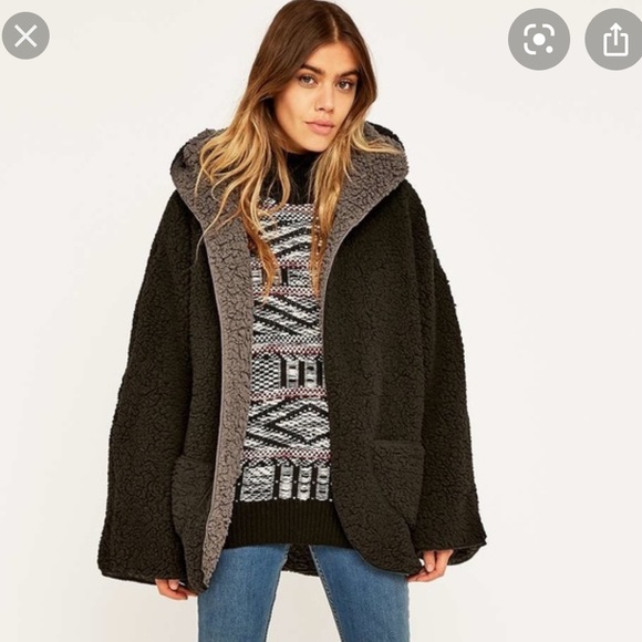 Urban Outfitters Jackets & Blazers - UO Ecote Reversible Sherpa Jacket